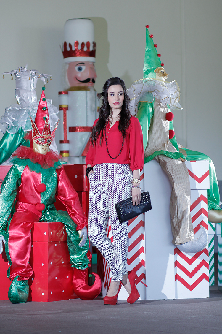 Fashion - It's Christmas Time by Sonia Valdés