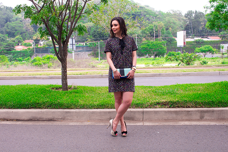 Vestido Negro Con Hilos De Colores