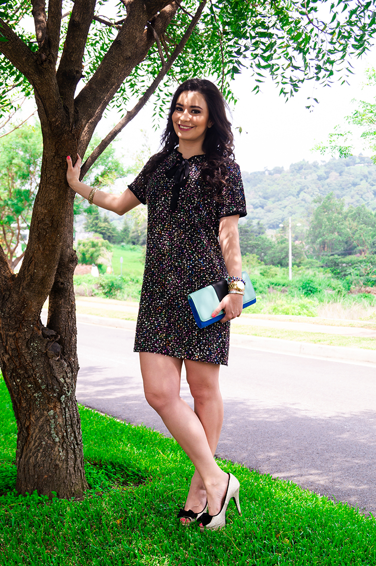 Vestido Negro Con Hilos De Colores