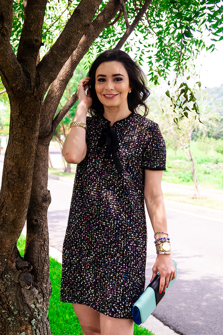 Vestido Negro Con Hilos De Colores