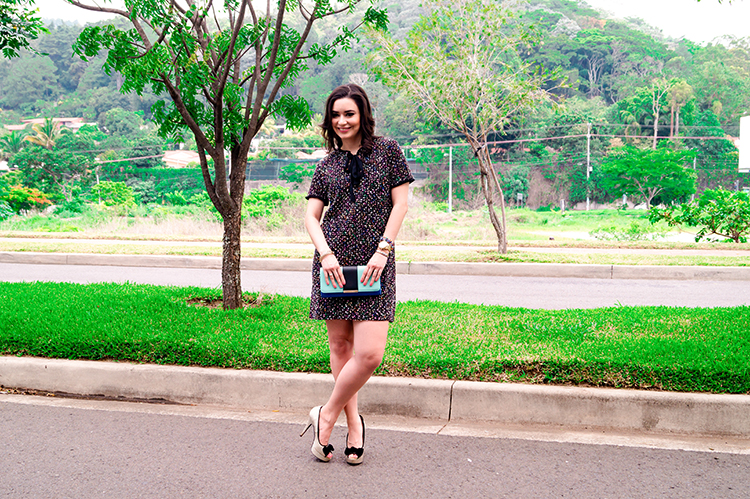 Vestido Negro Con Hilos De Colores