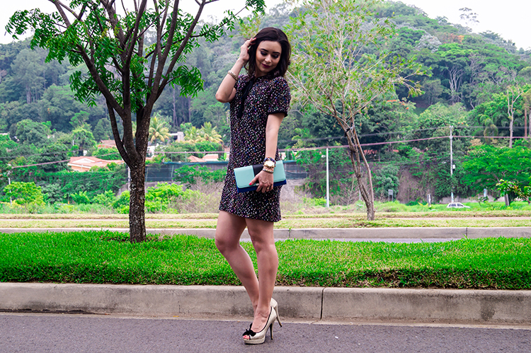 Vestido Negro Con Hilos De Colores