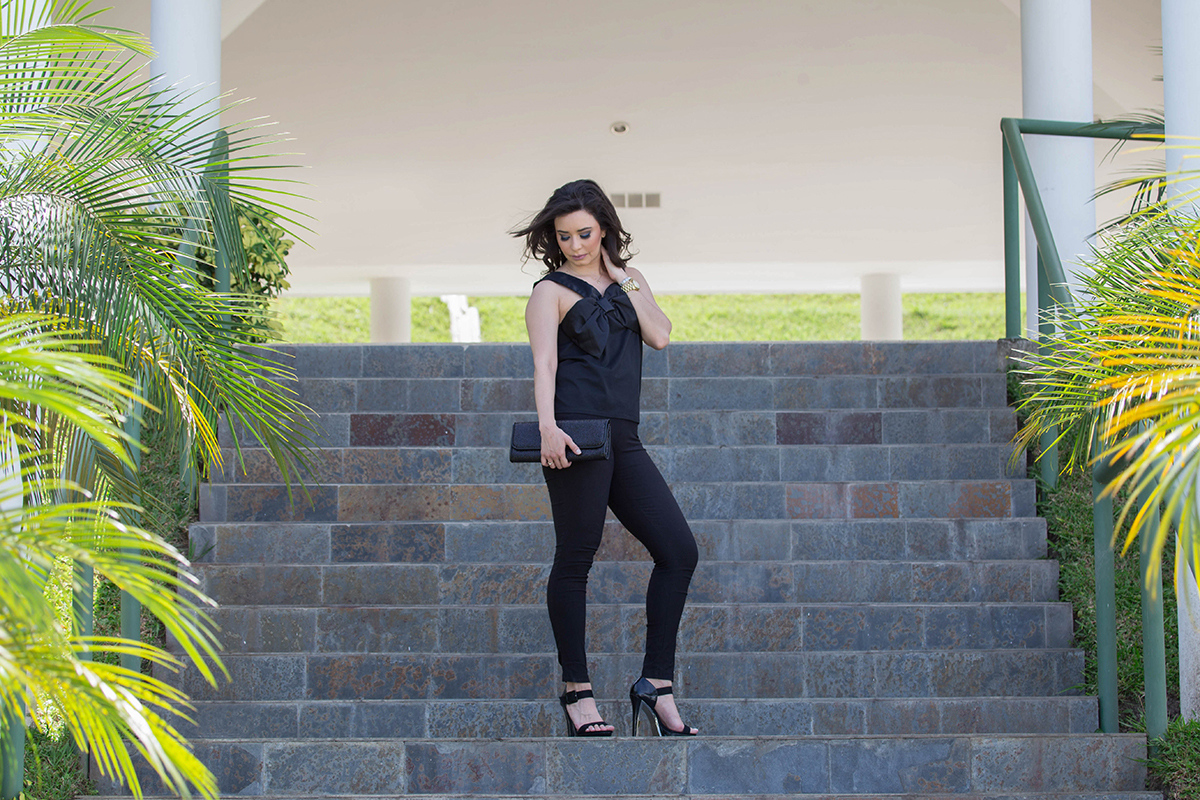 outfit-negro-monocromatico-look completamente negro